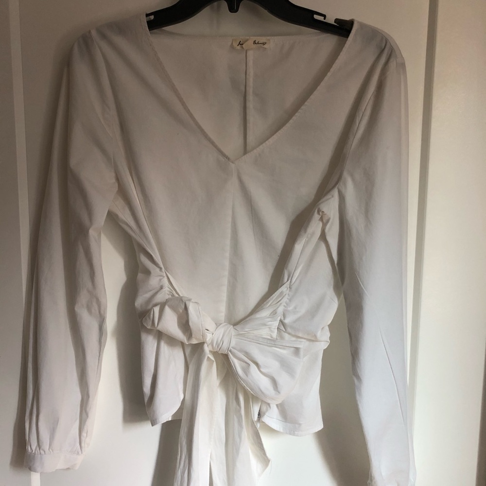 White puff sleeve blouse